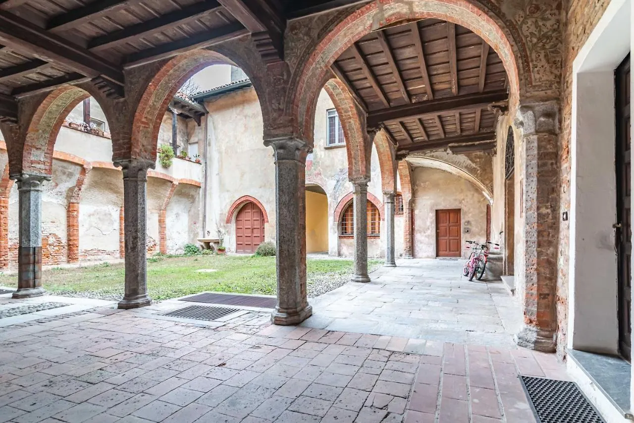 House Of Foscolo - Palazzo Cornazzani - By Host4U Apartment Pavia