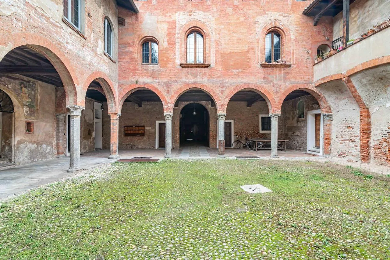 House Of Foscolo - Palazzo Cornazzani - By Host4U Apartment Pavia