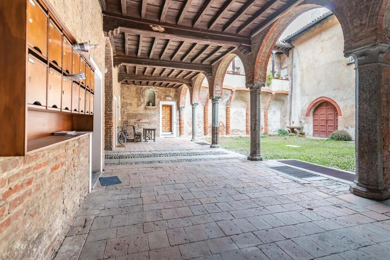 House Of Foscolo - Palazzo Cornazzani - By Host4U Apartment Pavia