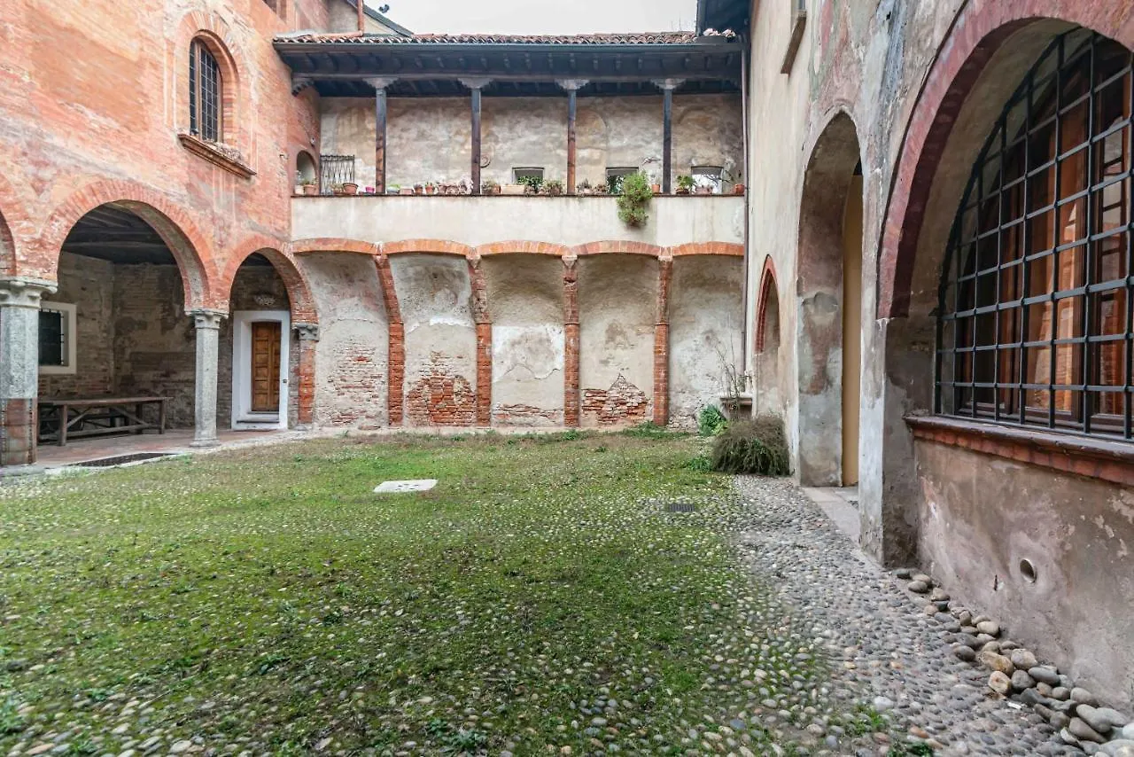 House Of Foscolo - Palazzo Cornazzani - By Host4U Apartment Pavia