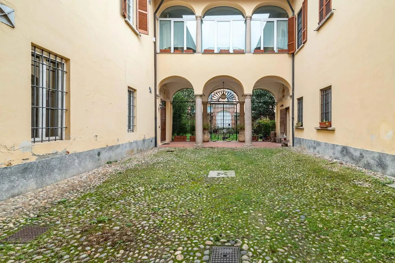House Of Foscolo - Palazzo Cornazzani - By Host4U Apartment Pavia